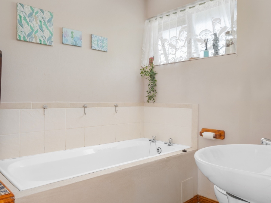 4 Bedroom Property for Sale in The Island Western Cape